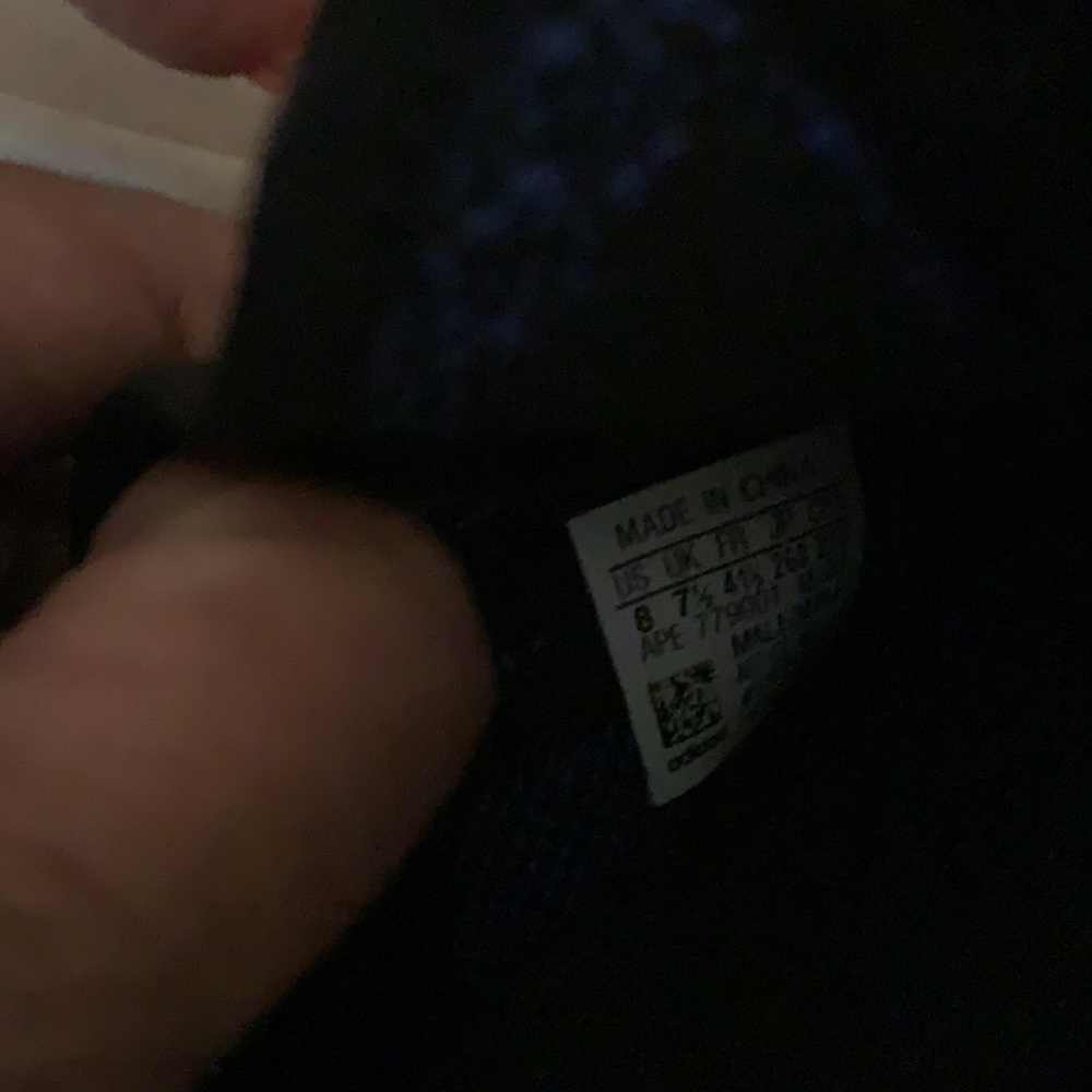 YEEZY 350 SIZE 8 BLUE /BLACK JUST DROP HOT PICK ONLY $$β€οΈππβ€οΈπππ₯°π€ - Picture 5 of 16